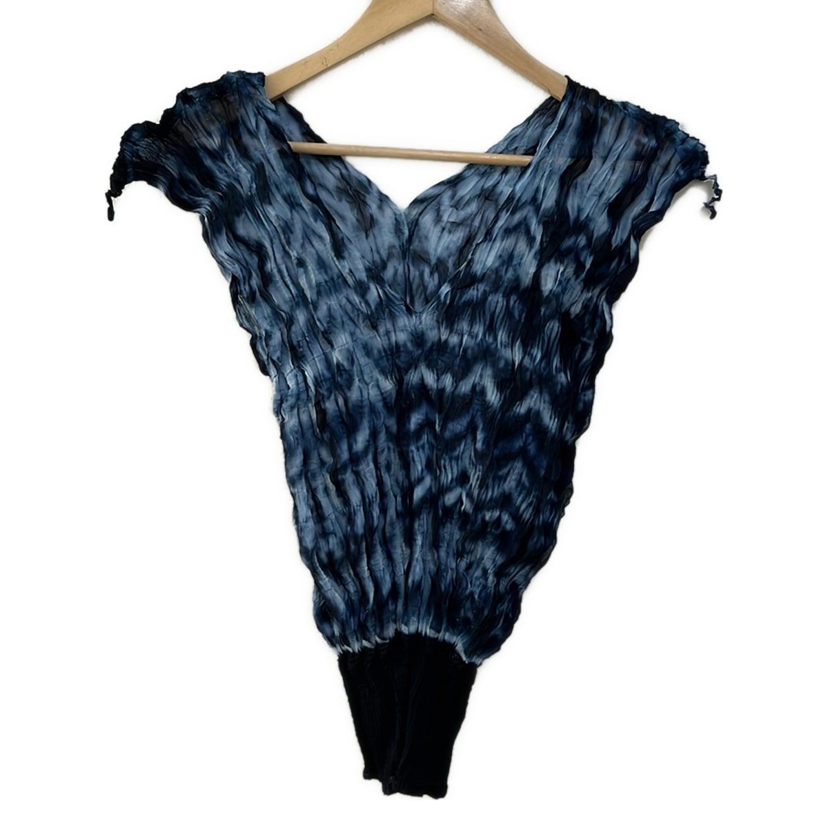 me ISSEY MIYAKE ミー イッセイミヤケ ノースリーブカットソー レディース - ライトブルー×ダークネイビー シワ加工