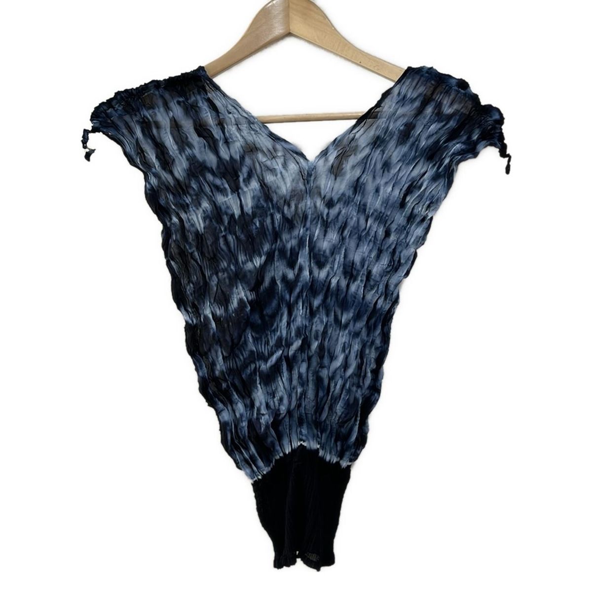 me ISSEY MIYAKE ミー イッセイミヤケ ノースリーブカットソー レディース - ライトブルー×ダークネイビー シワ加工