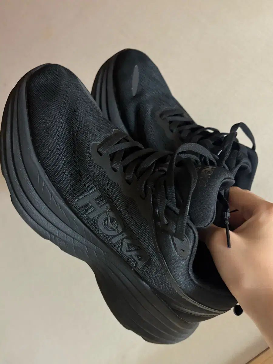 HOKA ONE ONE ホカオネオネ ボンダイ8 ブラック ウィメンズ 245 250