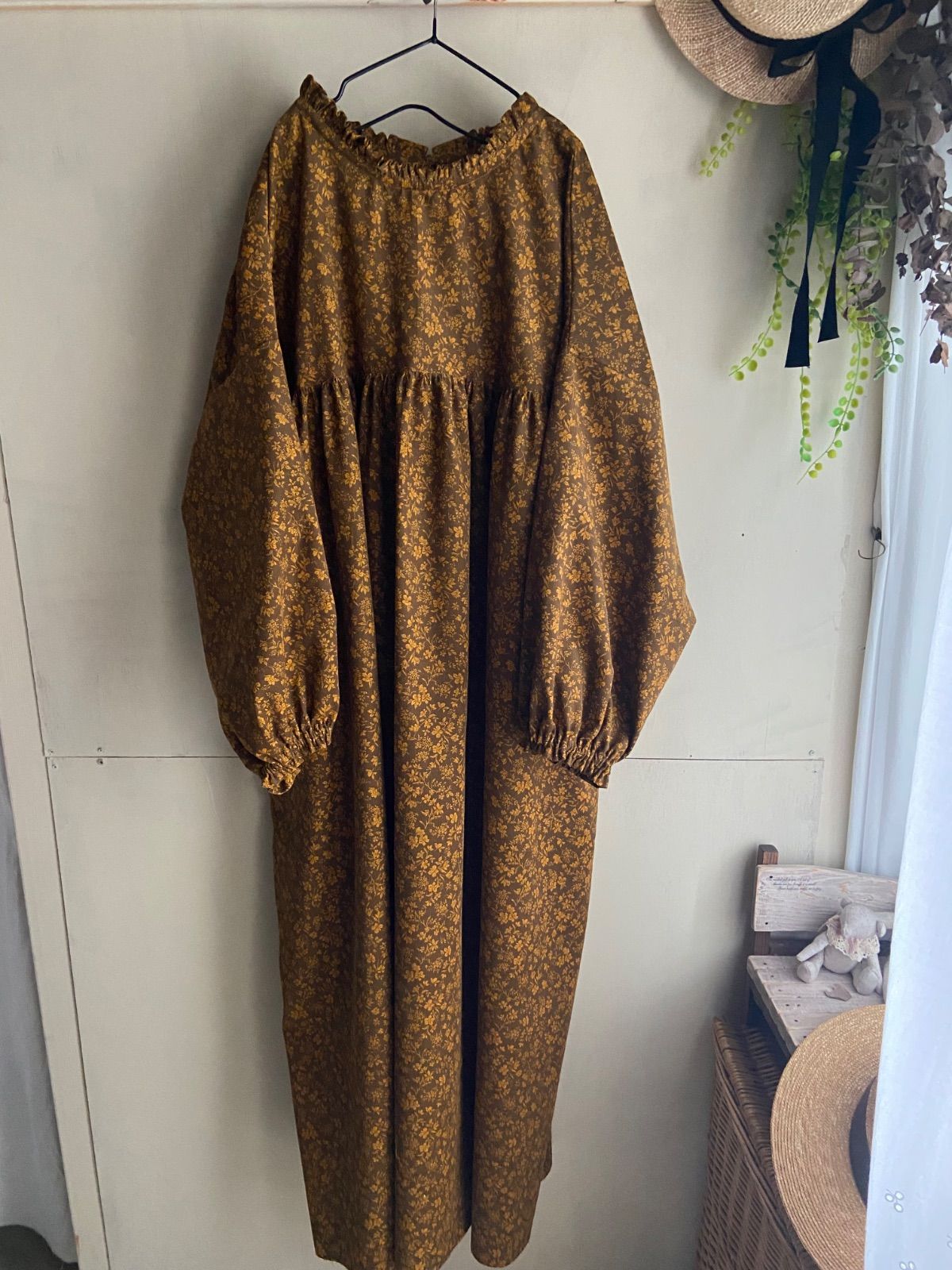 コーデュロイ フリルギャザーワンピース 小花 ブラウン マスタード