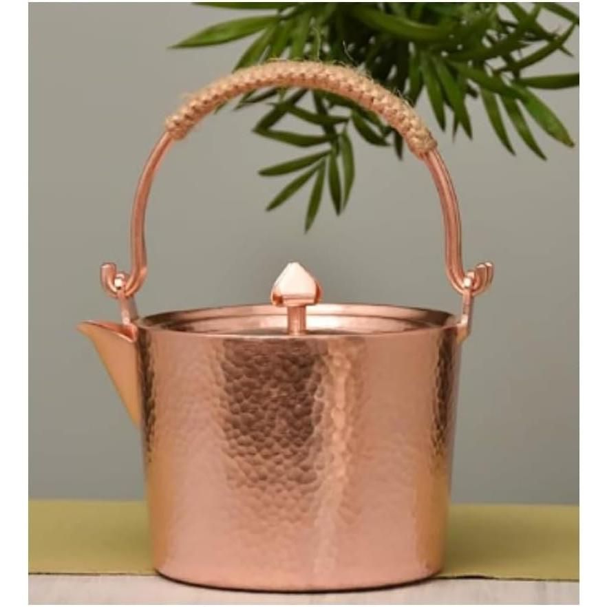 純粋な手作りの銅のやかんの増粘銅 毎日の銅ケトル 1L銅槌目入 純銅製 ケトル 増粘ティーポット 純粋な銅ケトル傾斜コーヒーポット火傷防止ハンドル付き 1L