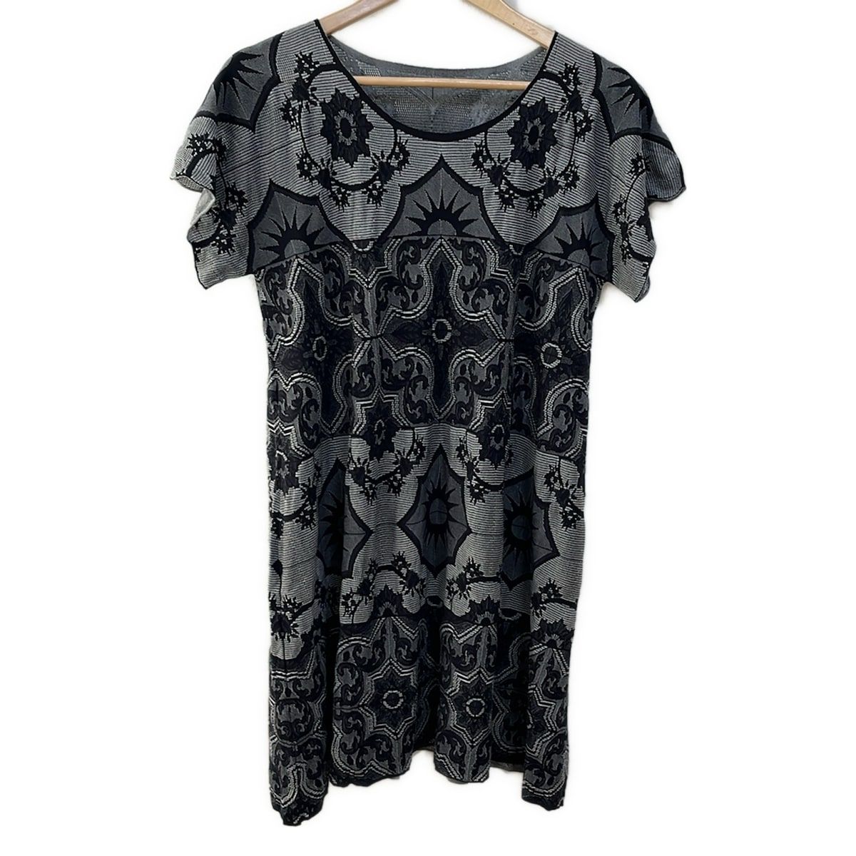 A.POC(イッセイミヤケ) ワンピース サイズ3 L レディース - グレー×黒