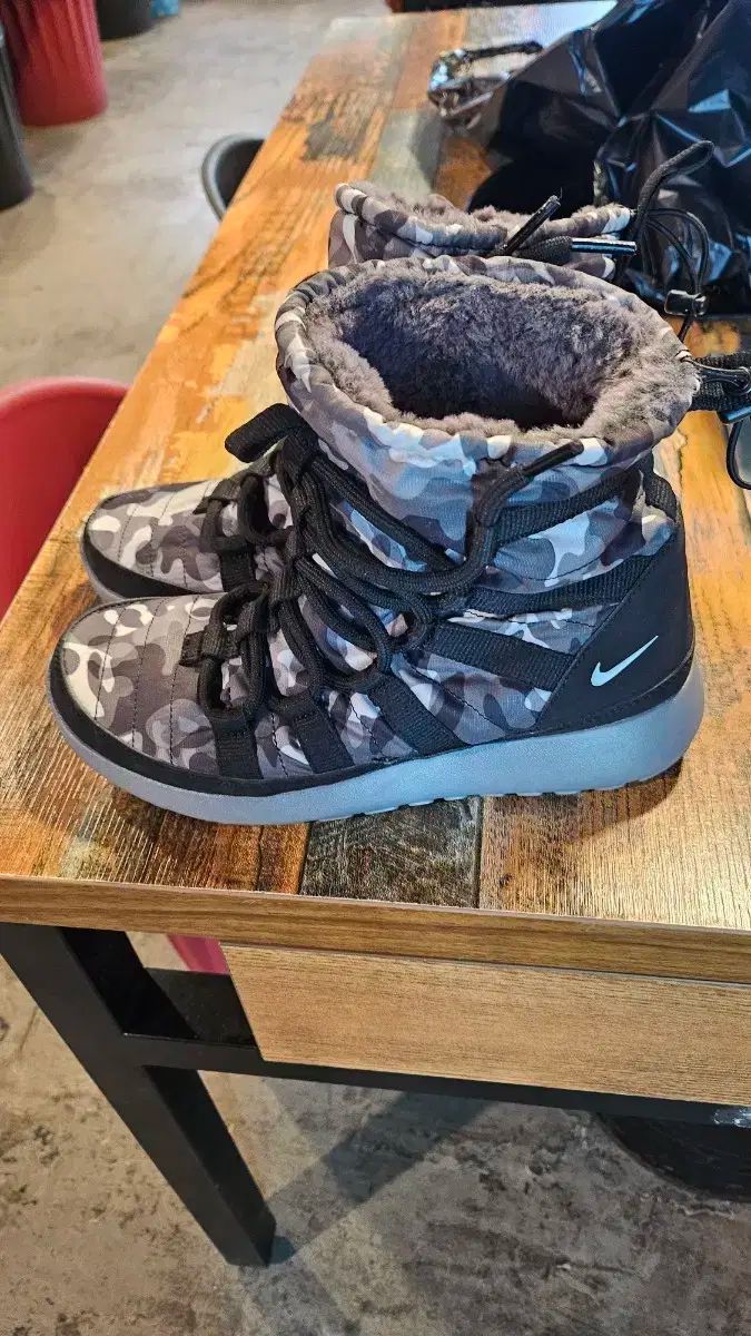 ナイキ ローシONE ハイブーツ 240