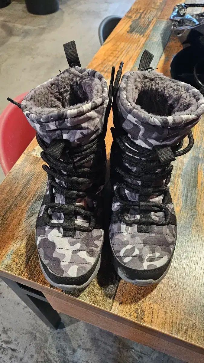 ナイキ ローシONE ハイブーツ 240