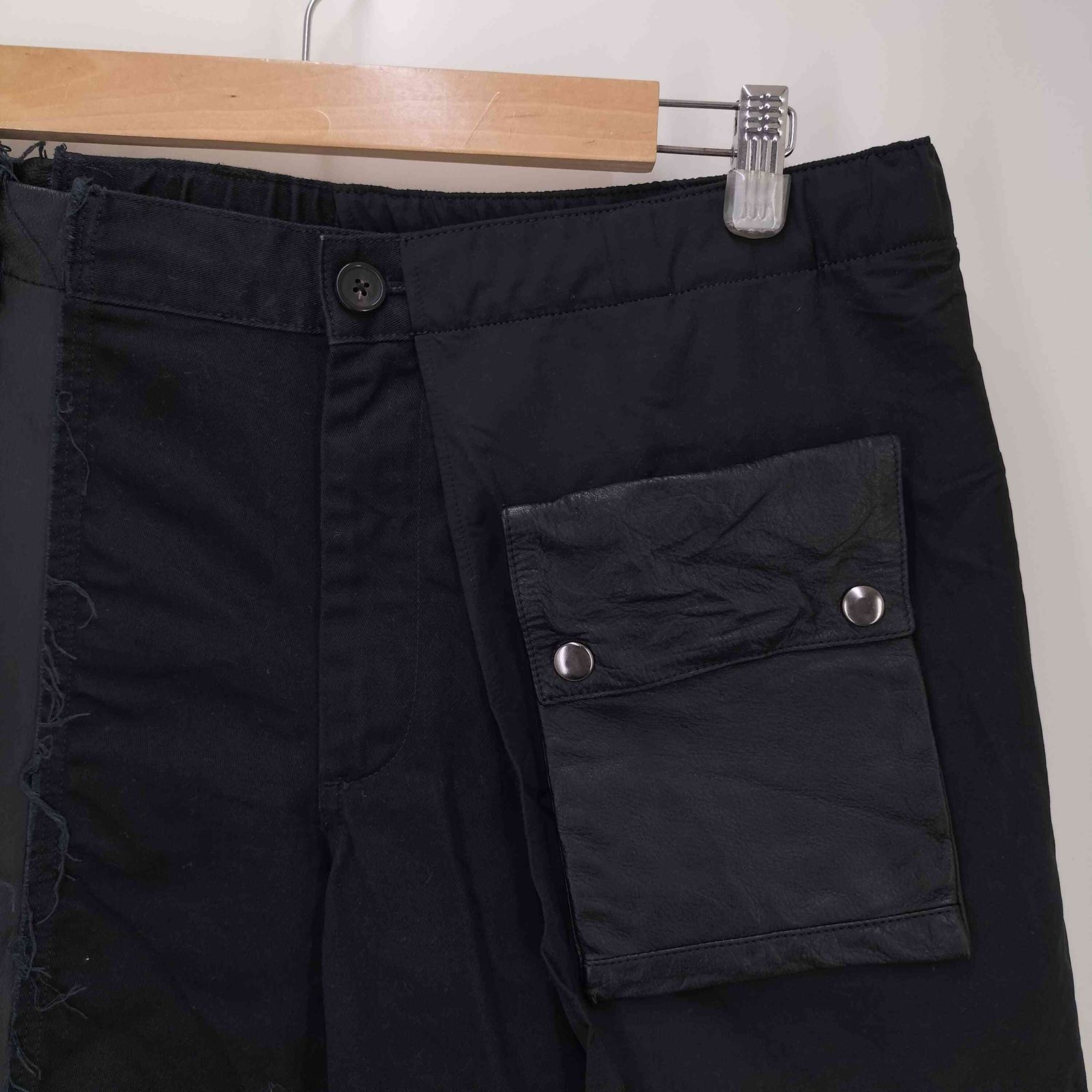USED古着(ユーズドフルギ) NAHEZU GLEICH カウレザー切り替え ポケットデタッチャブル ショートパンツ ARCHIVE メンズ 表記無 【中古】【ブランド古着バズストア】 ユーズドフルギ USED古着 NAHEZU GLEICH カウレザー切り替え ポケット