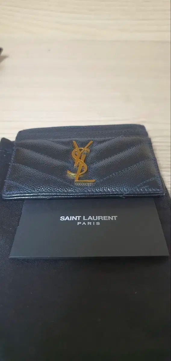 サンローラン Saint