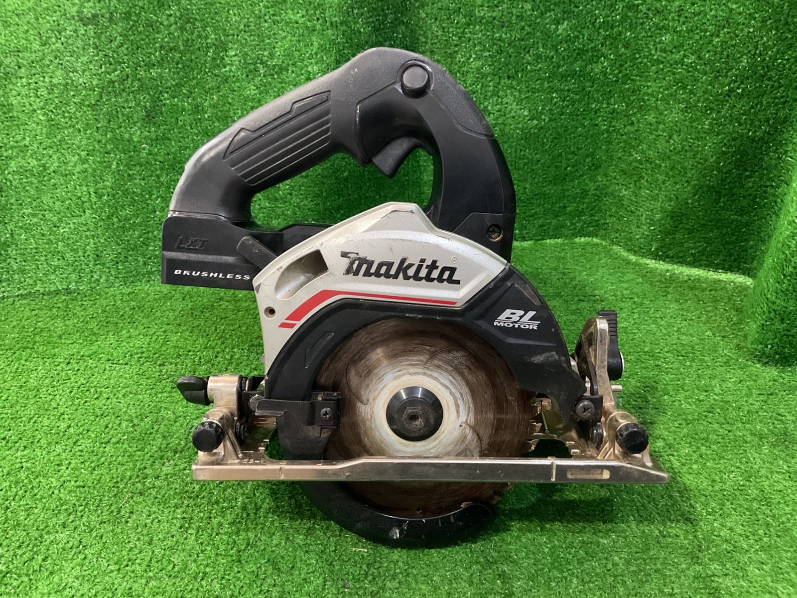 マキタ HS474D 125mm充電式マルノコ ベース若干曲り有 現状品 コ−116