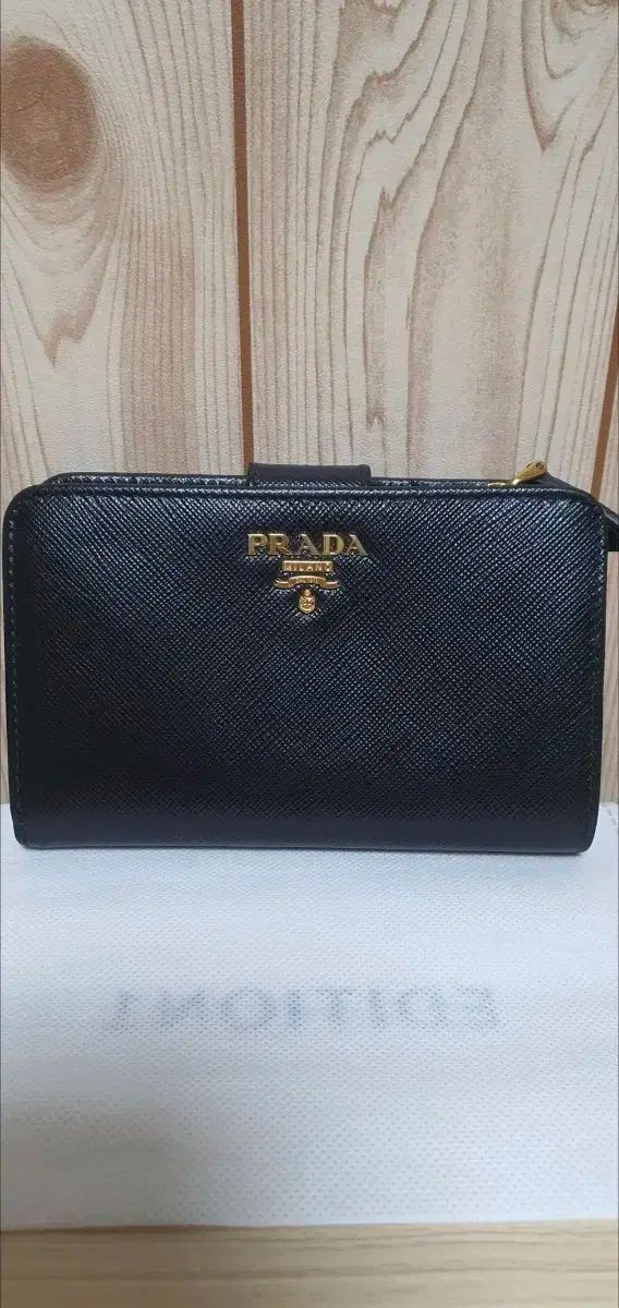 PRADA プラダ サフィアーノ 二つ折り財布 財布 S級 鑑定O