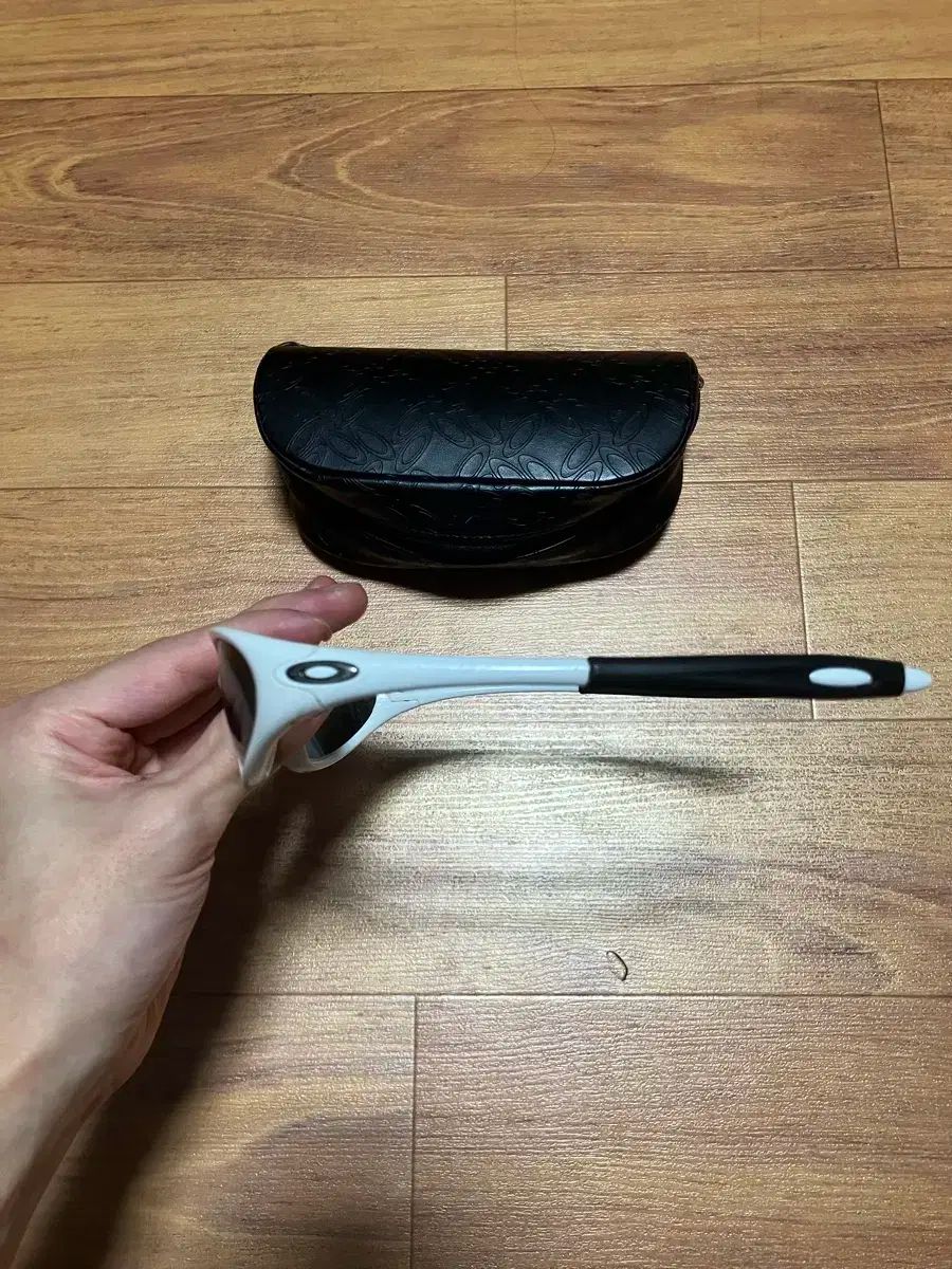 オークリーミニッツ