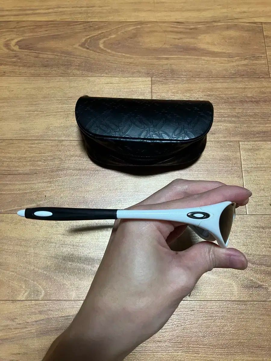  オークリーミニッツ 1 0 新レンズ パールホワイト サングラス 小物