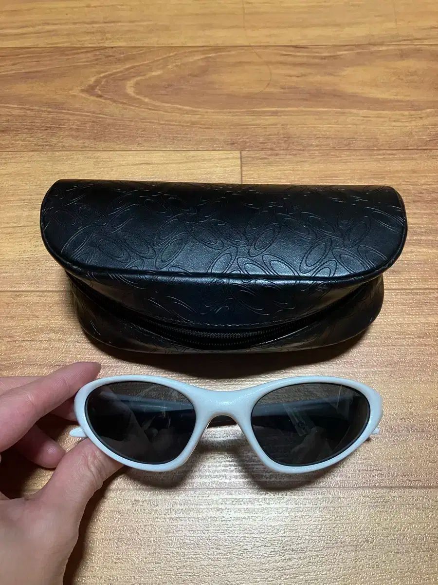 オークリーミニッツ 1 0 新レンズ パールホワイト