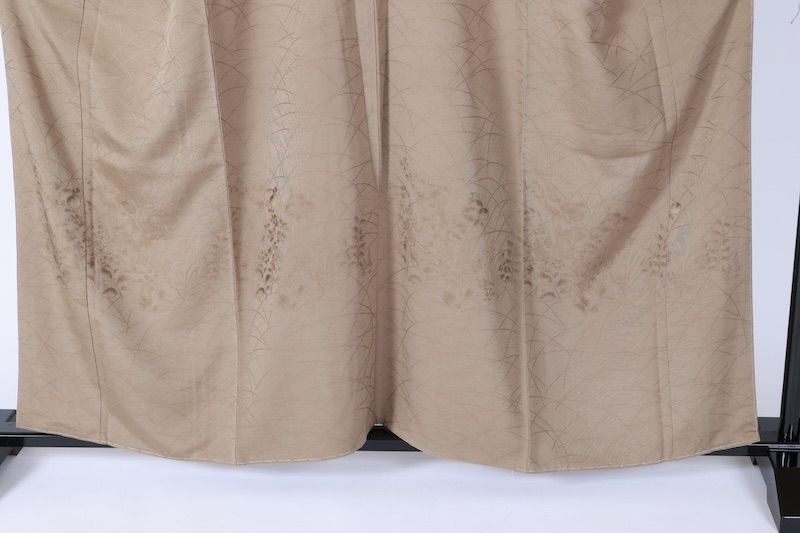 縫い紋上がり藤違い鷹の羽 B