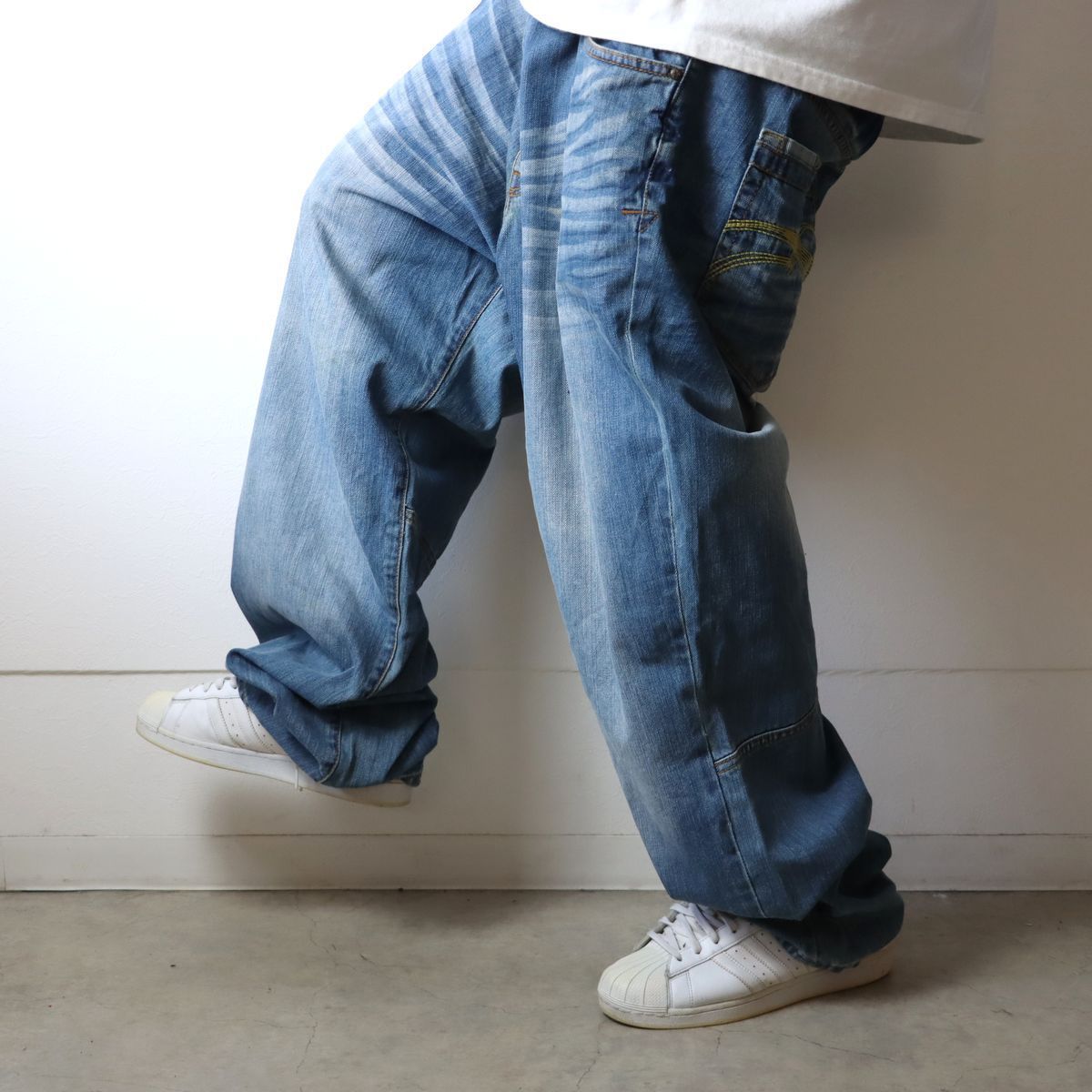 ROCAWEAR ロカウェア デニム デザイン ワイド 刺繍ロゴ W44 - メルカリ