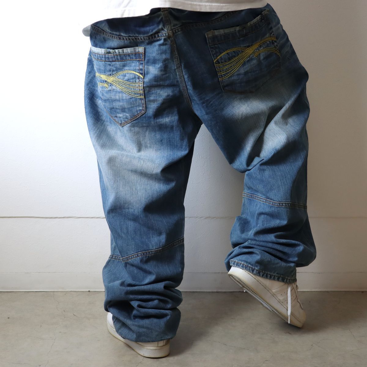 ROCAWEAR ロカウェア デニム デザイン ワイド 刺繍ロゴ W44 - メルカリ