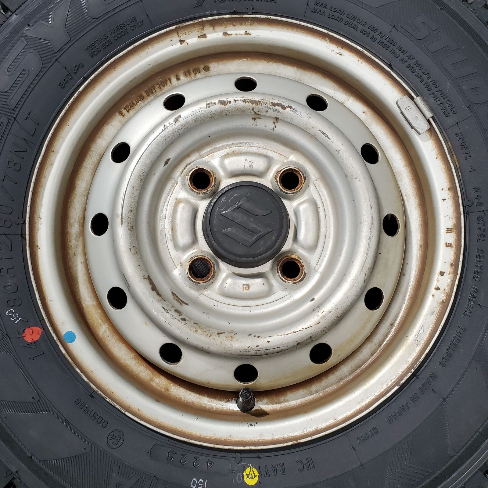 スタッドレスタイヤ