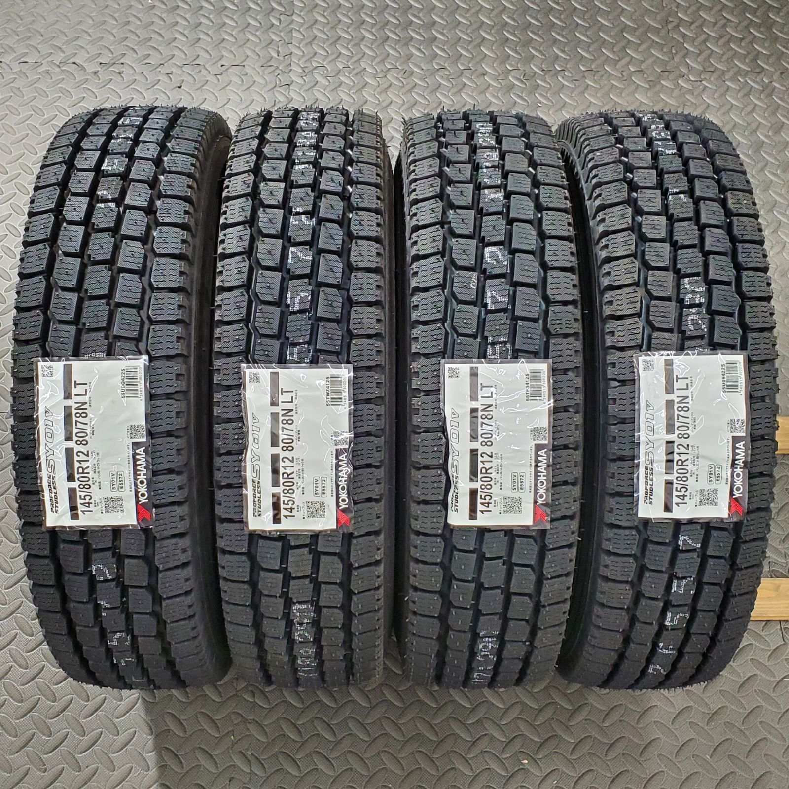 スタッドレスタイヤ 冬タイヤ