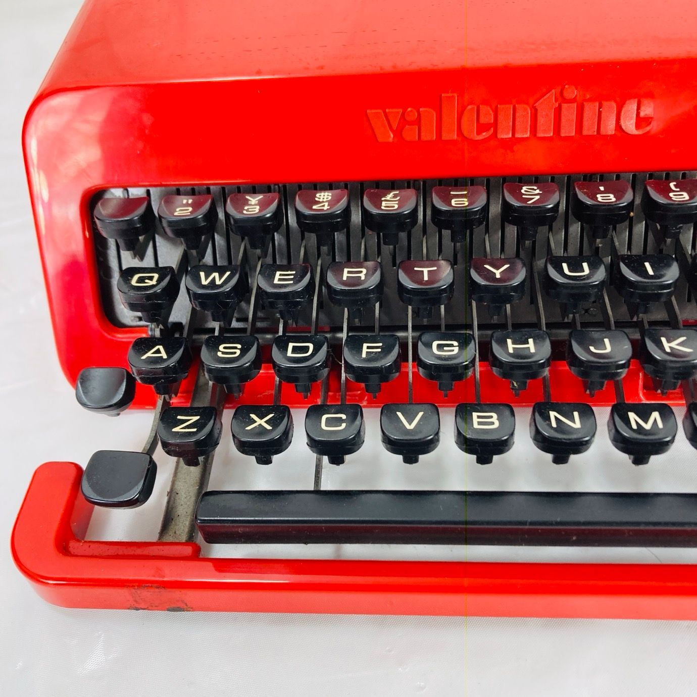 Olivetti Valenetime タイプライター オリベッティ 赤いバケツ - メルカリ