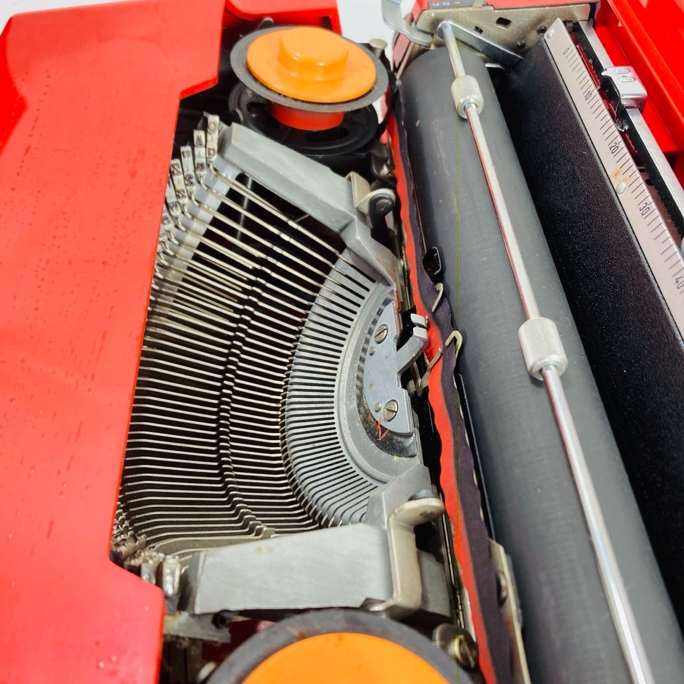 Olivetti オリベッティ 赤バケツ　タイプライター Yahoo!オークション -「(赤 レッド)」(タイプライター) (電化製品)の
