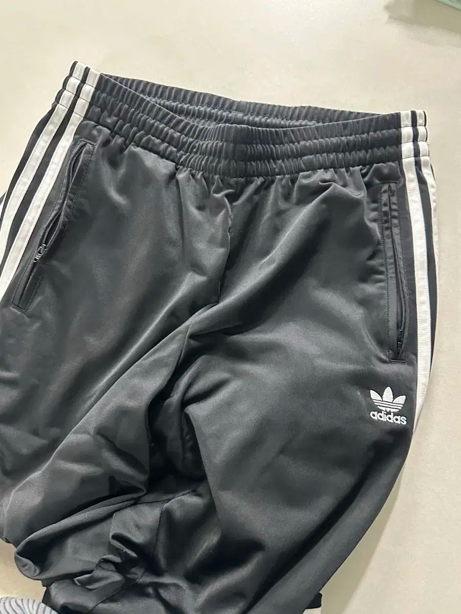 アディダス トラックパンツ ファイヤーバード ブラック