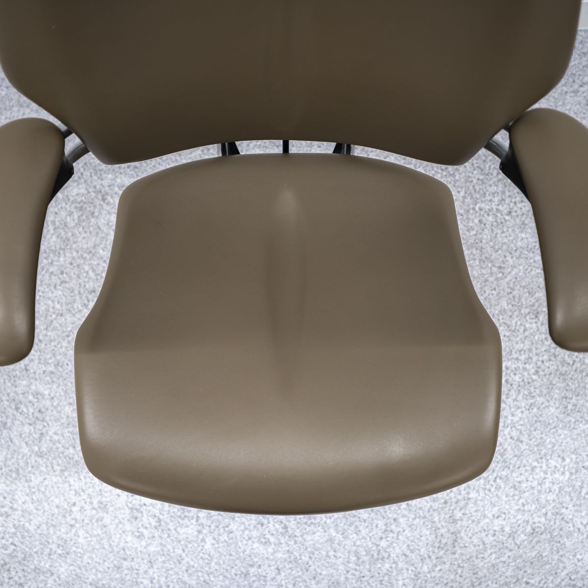 キャスター アーム