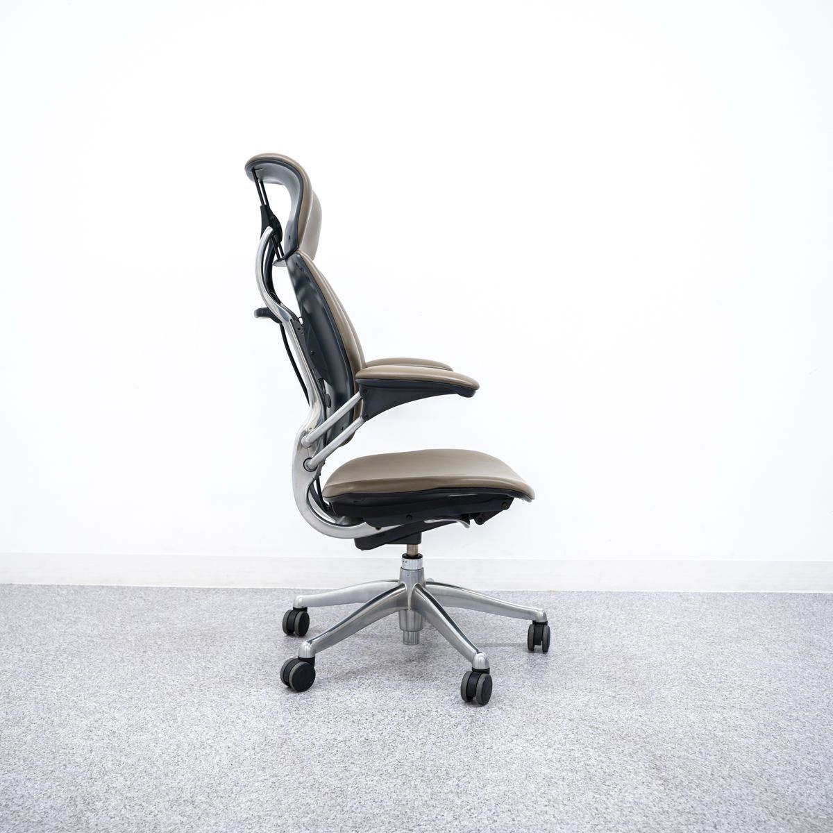 キャスター アーム