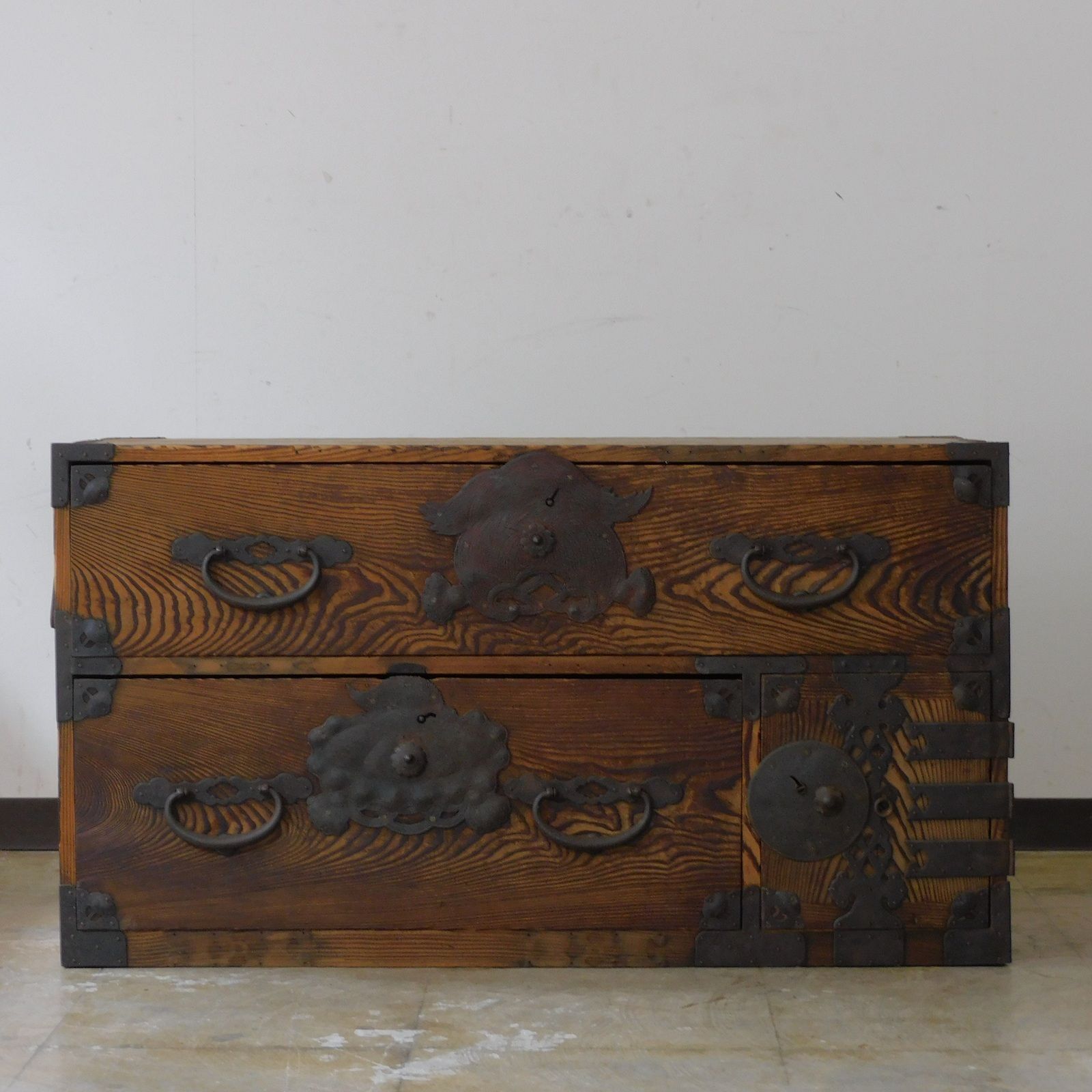 笠の図金具 時代箪笥 HK-a-05693 たんす アンティーク チェスト 岩谷堂 知工箪笥 小箪笥 枕箪笥 舟箪笥