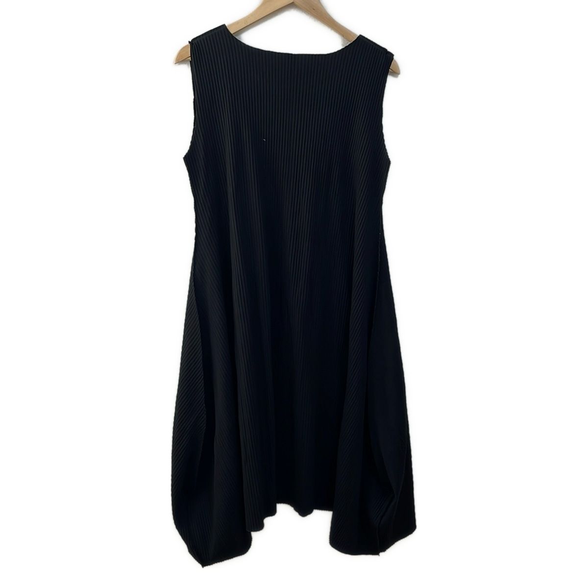 A.POC(イッセイミヤケ) ワンピース レディース - 黒 ノースリーブ