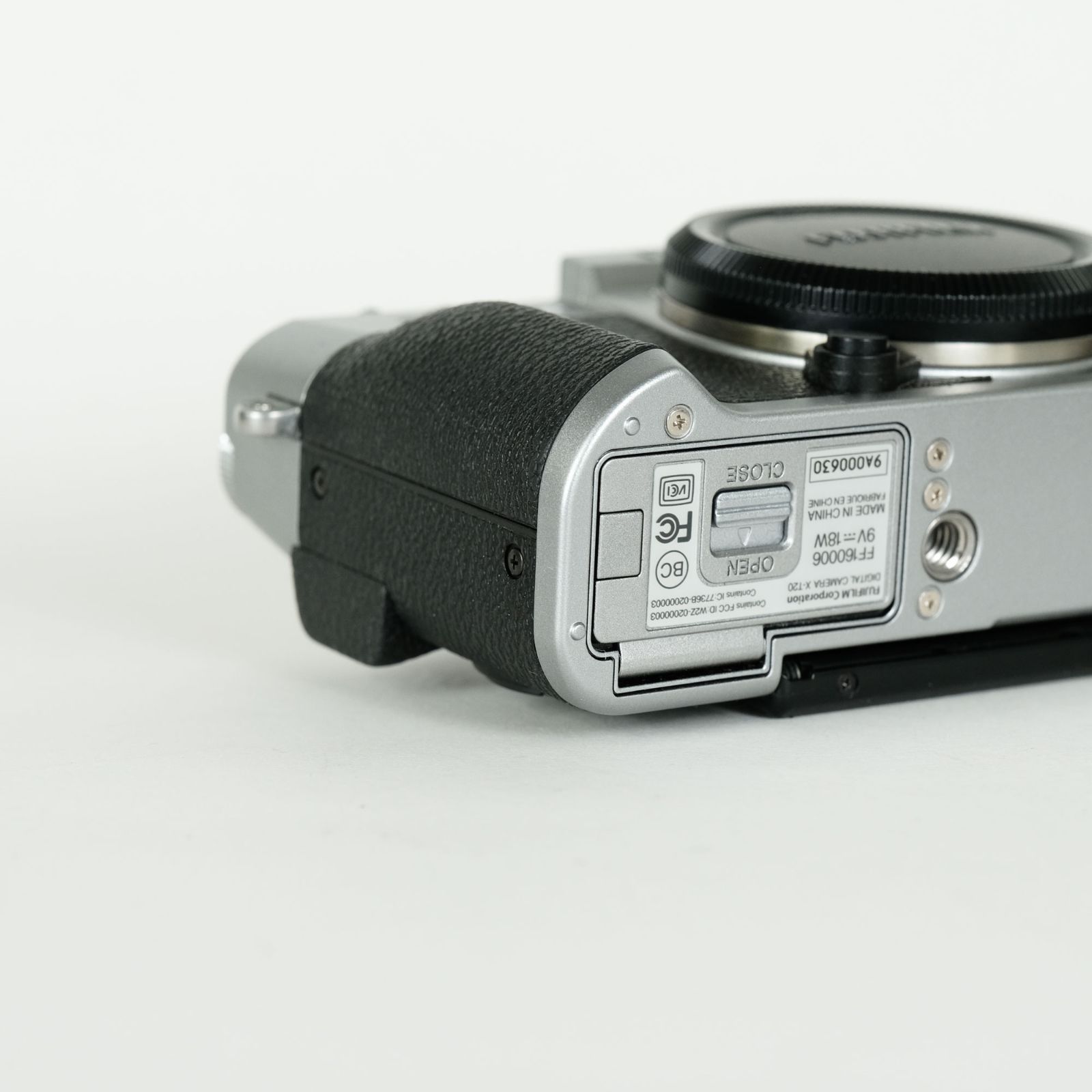 シルバー ミラーレス一眼カメラ