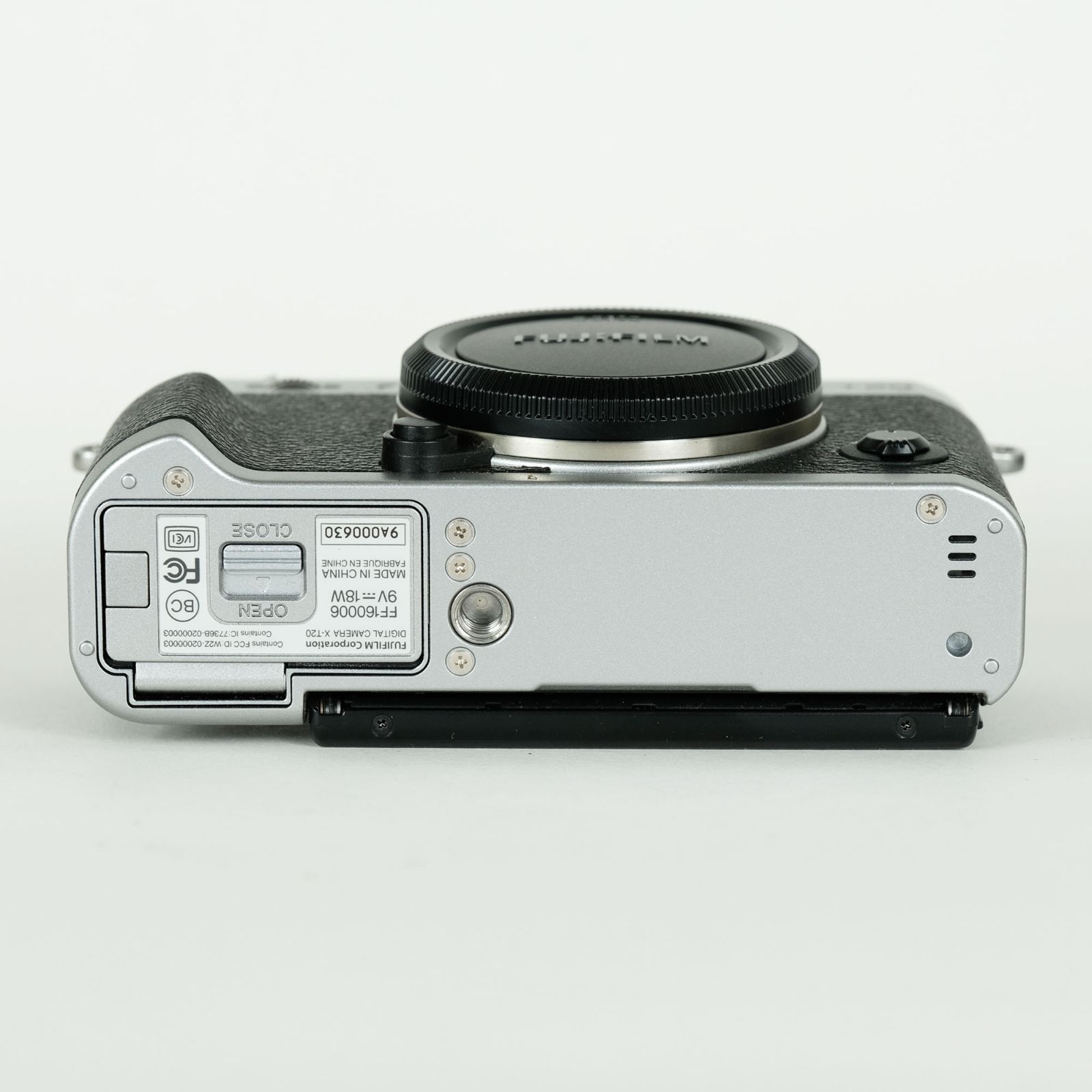 ミラーレス一眼カメラ