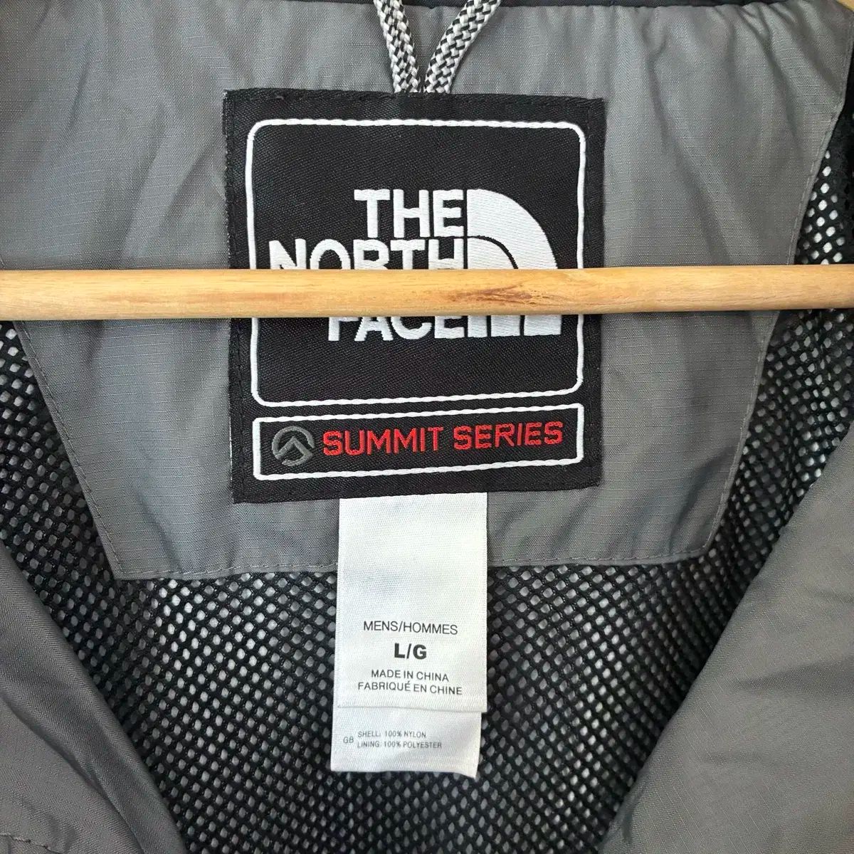 ザノースフェイス ウィンドブレーカー