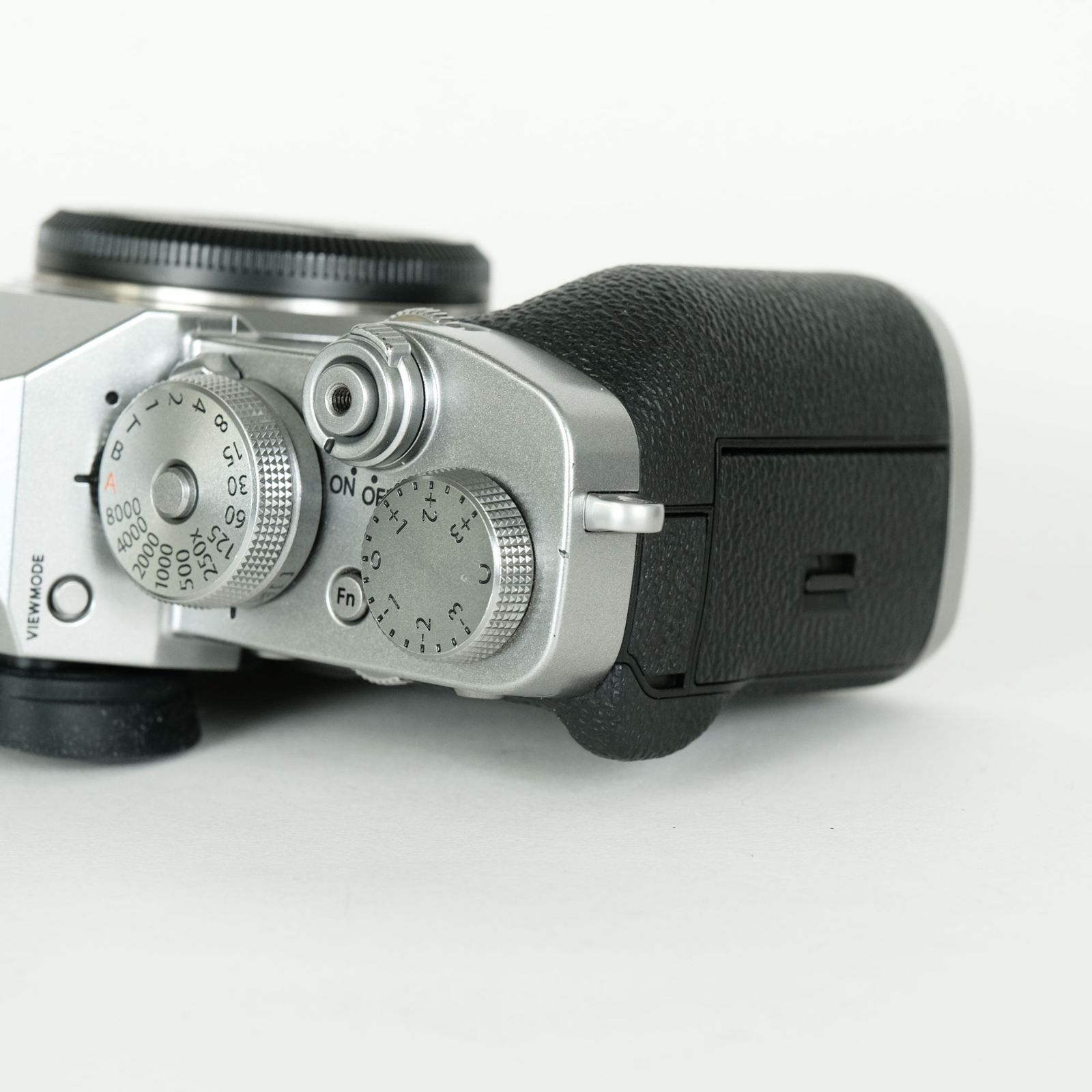 【シャッター回数少】富士フイルム X-T3 ボディ シルバー（レザーケース付） シャッター回数少】富士フイルム X-T3 ボディ シルバー（レザーケース