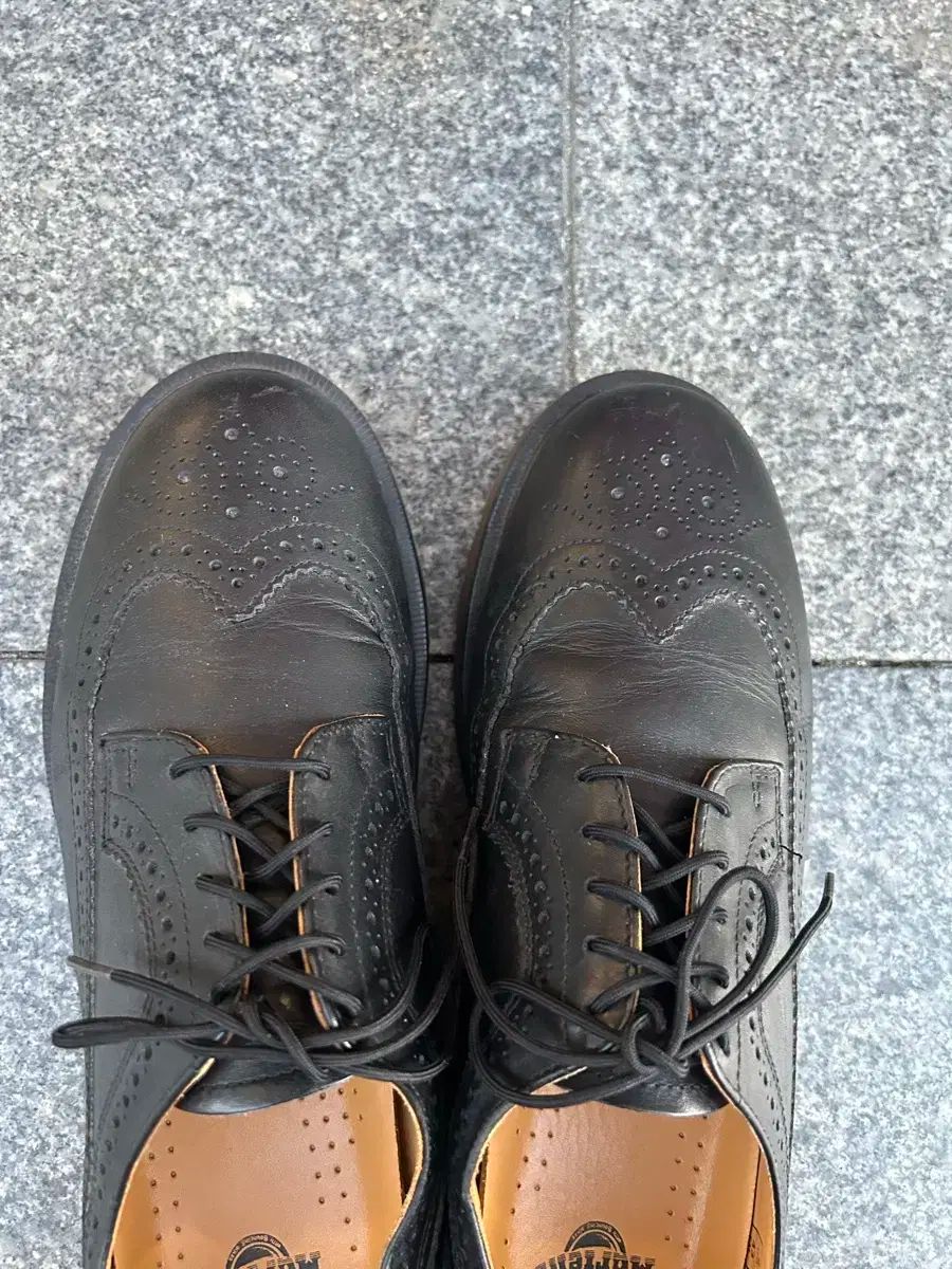 DR. MARTENS