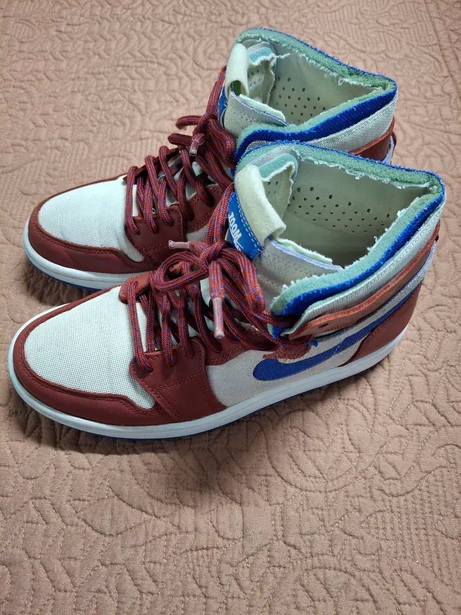 245 NIKE ジョーダン1 ハイトップ スニーカー 2020