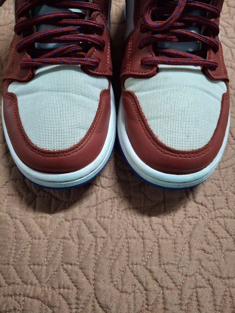 ハイトップ スニーカー