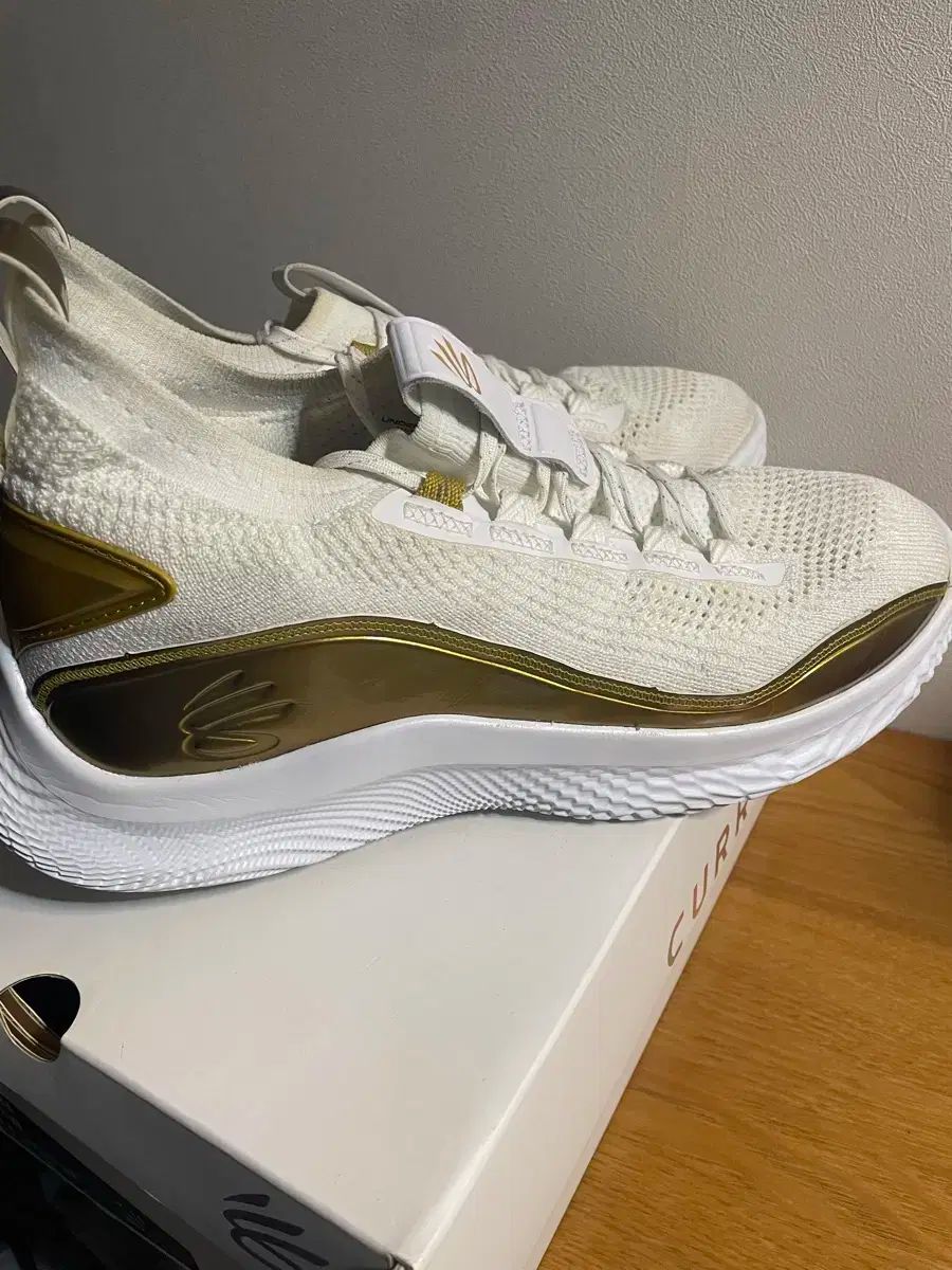  カリー 8 ゴールデン フルイドフロー シューズ(男性用) バスケットボール