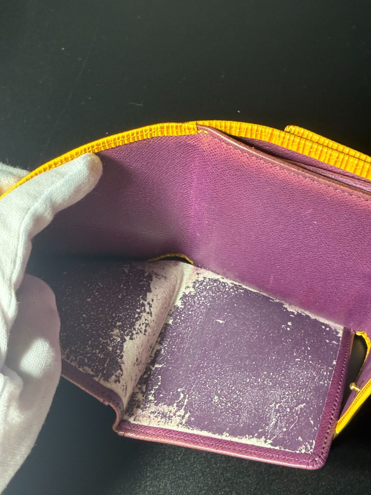  ルイヴィトン エピ 財布 二つ折り財布 折り財布