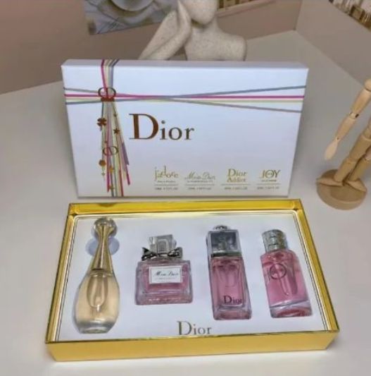 ディオールの香水サンプルセット 4 ピース EDT,30ml，4本 C-70 - メルカリ