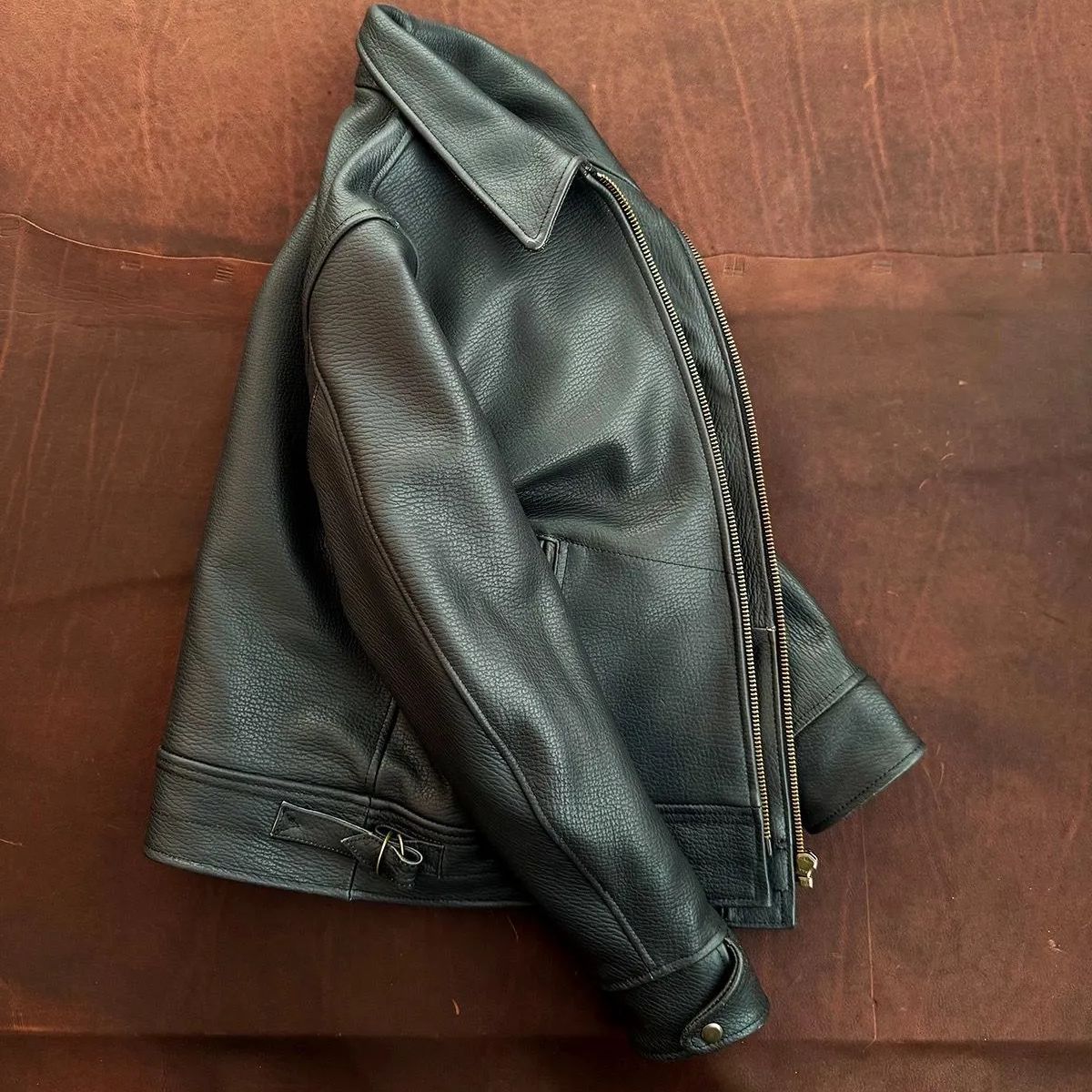 牛革ジャケット 重厚感