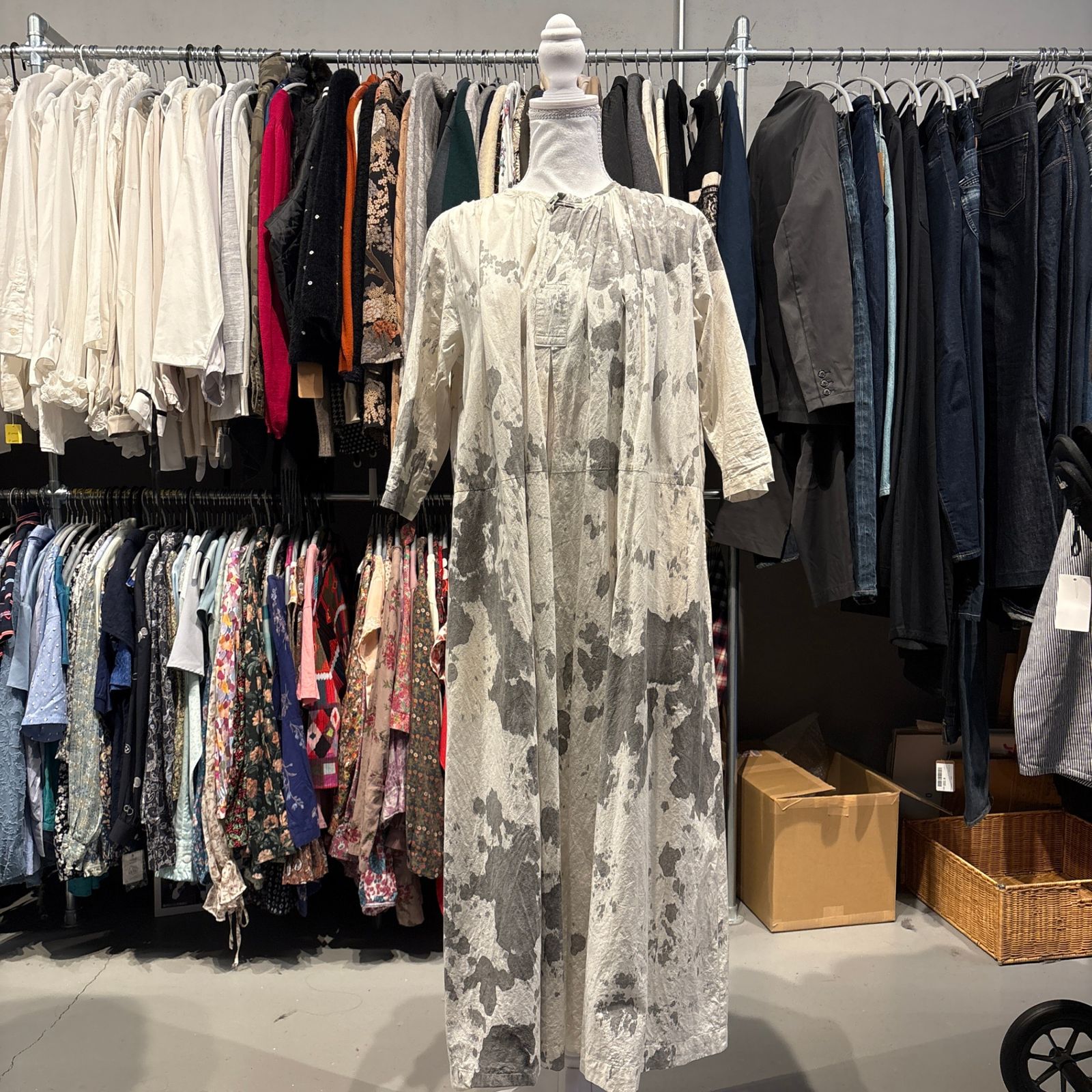 パドカレ Pas de calais ワンピース one-piece 総柄 ロング 水墨画 お呼ばれ デート オフィスカジュアル 食事会 七分袖 グレー 灰色