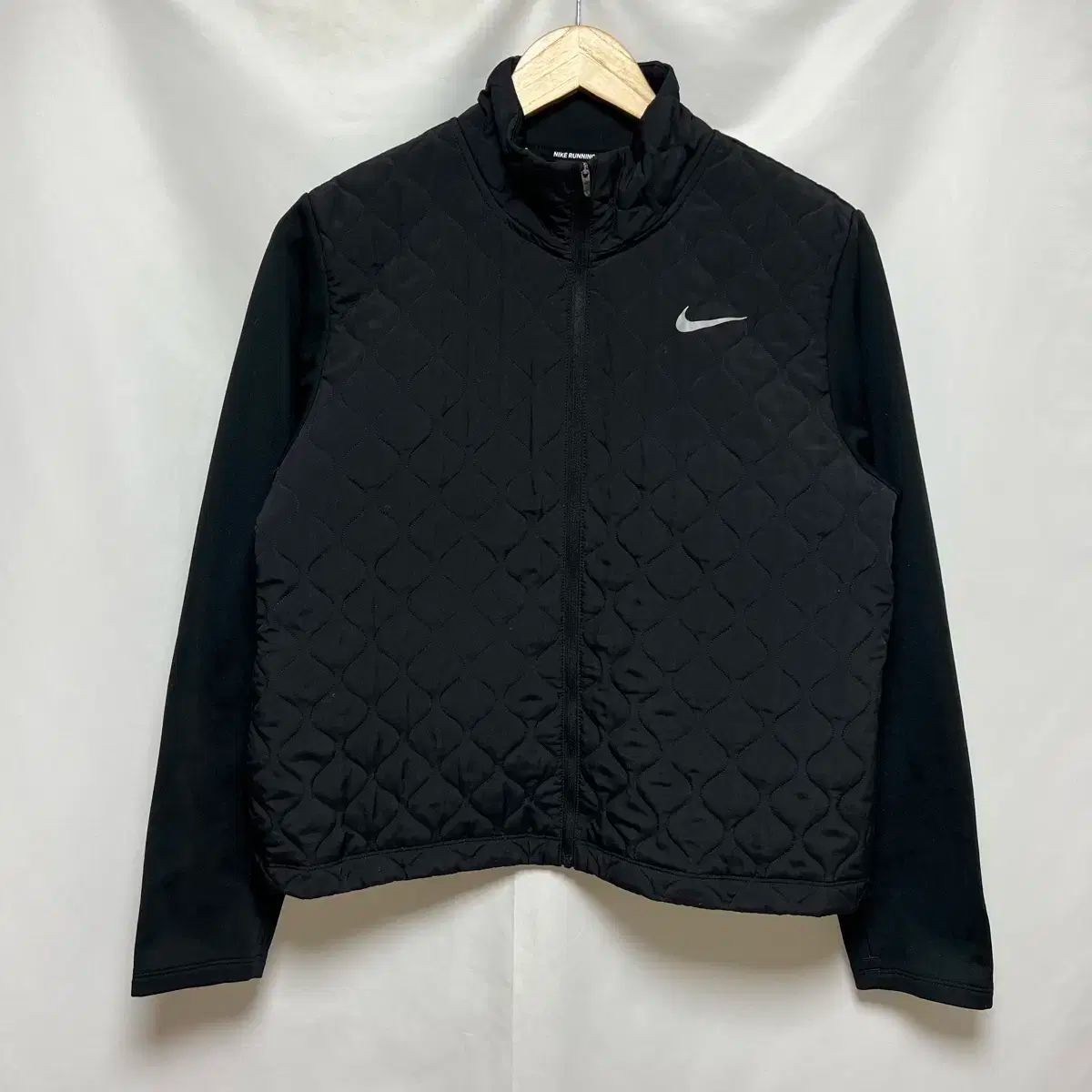 ウィメンズL NIKE エアロロフト ランニング ブラック ジャケット ジップアップ