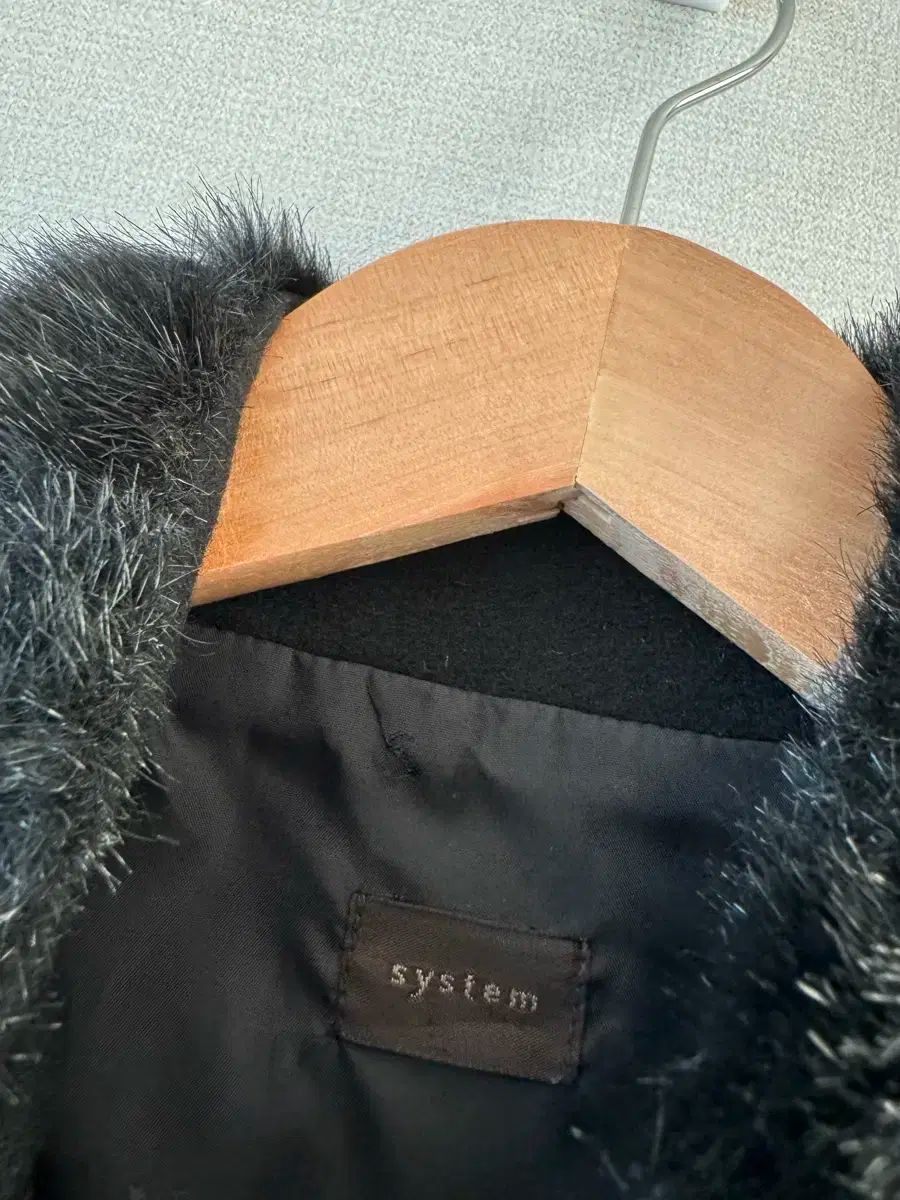 The HANDSOME SYSTEM ブラック ファー ベスト 55