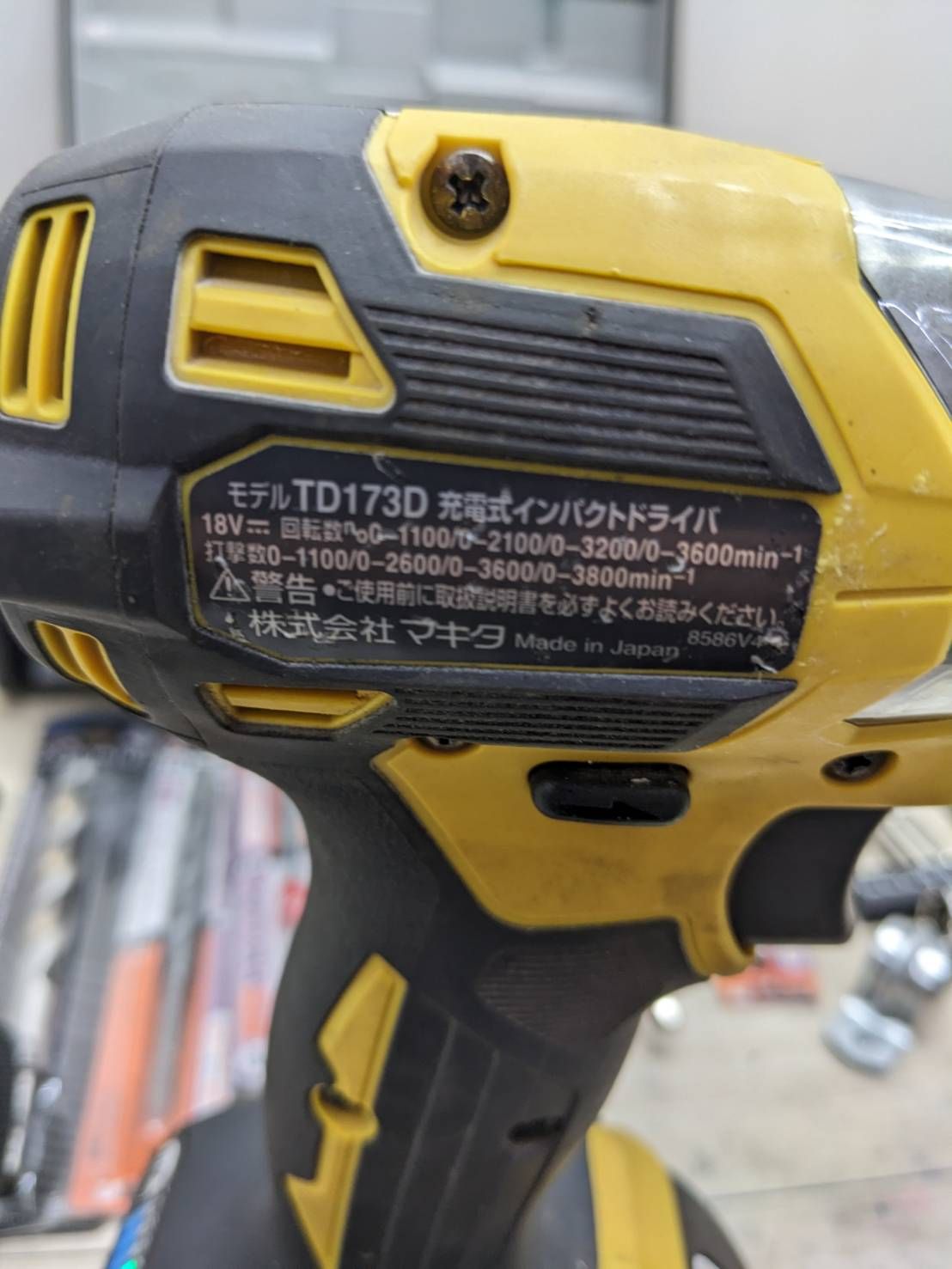 Vインパクトドライバー