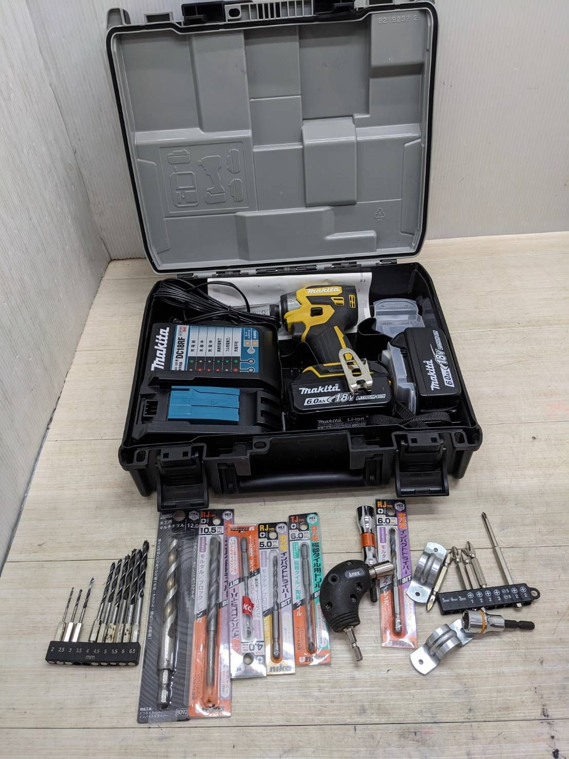 S 99566 マキタ 18 Vインパクトドライバー TD 173 D バッテリー