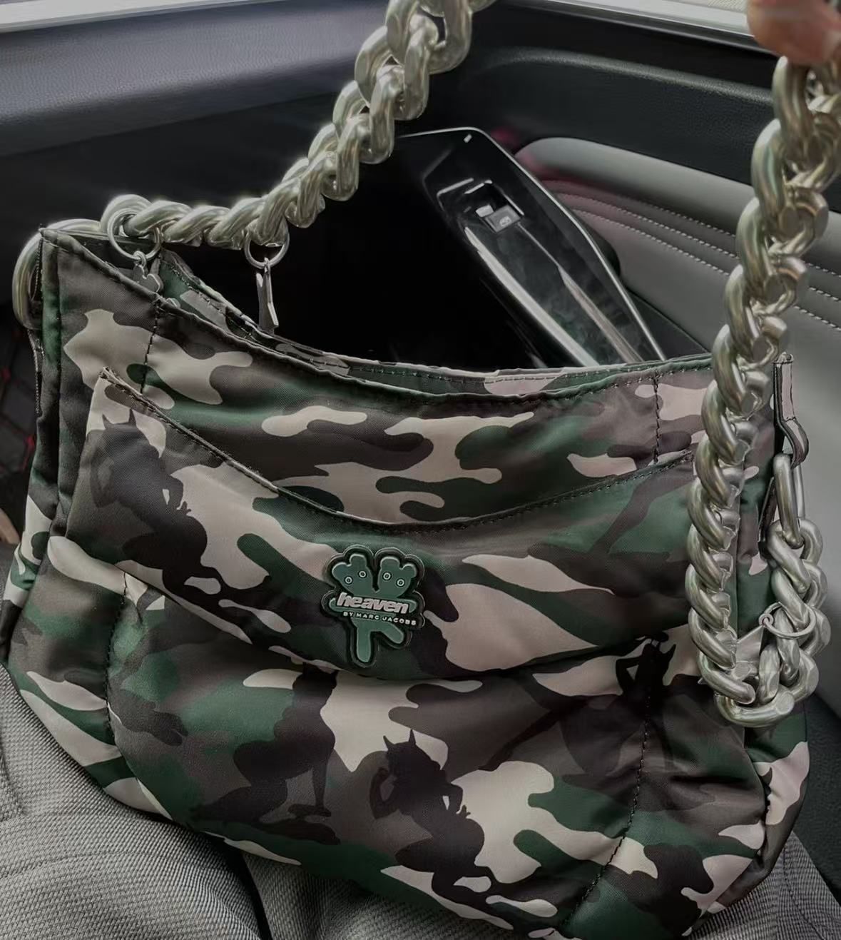 Tシャツ ヘブンバイマークジェイコブス チェーンバッグ