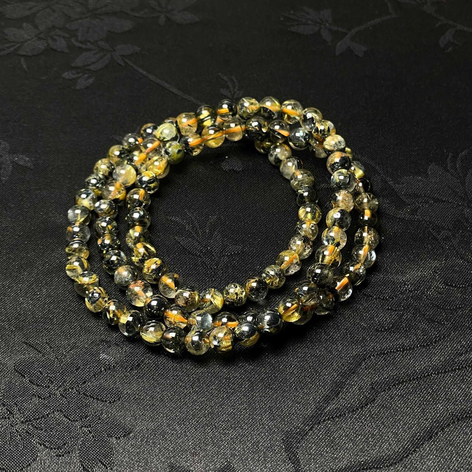 上級 EU製 太陽花タイチンルチル 黄金針水晶 金運 開運 ゴールド 3本巻きブレス パワーストーン プレゼント 5.4-5.8 mmZB 9679