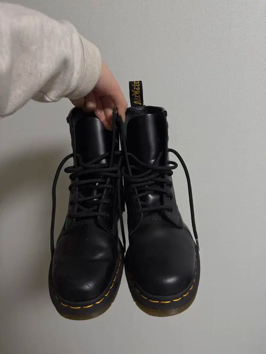 DR. MARTENS
