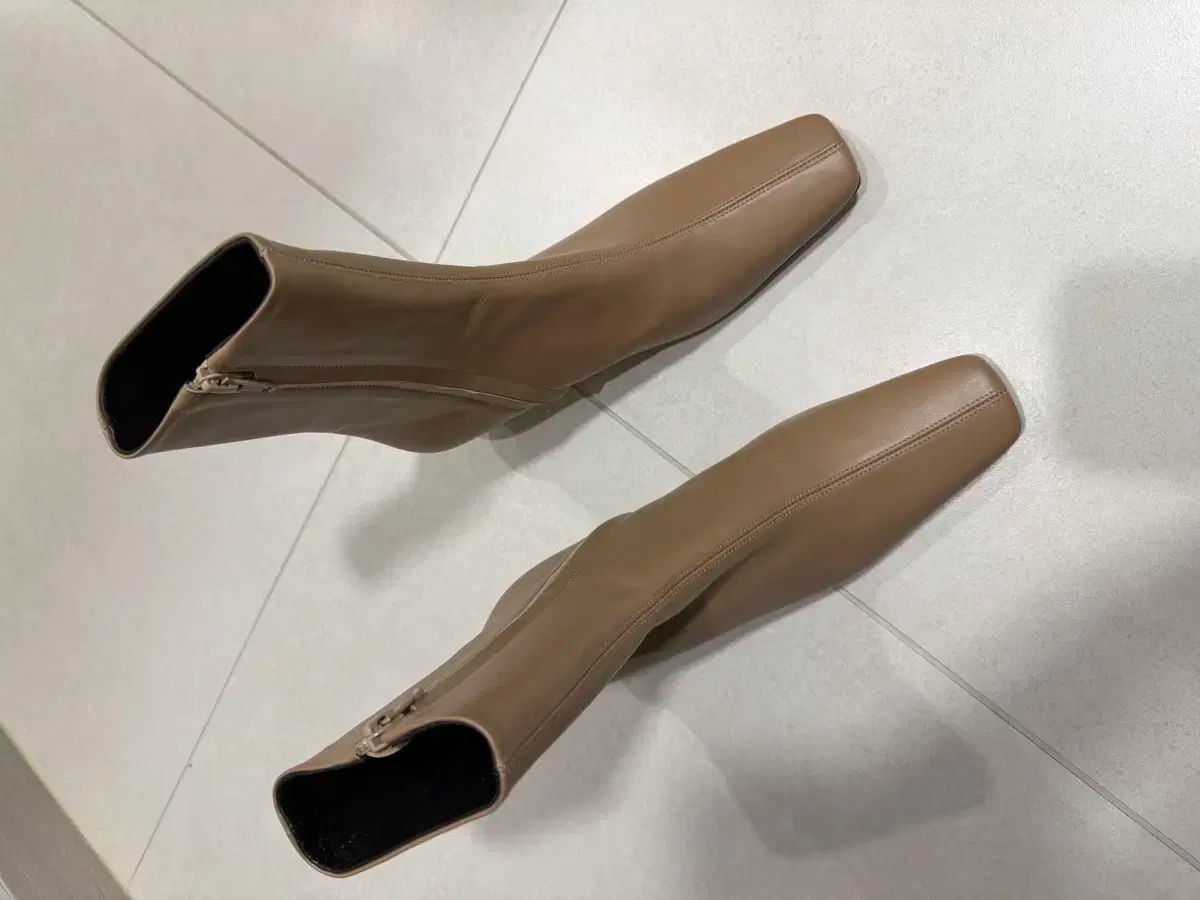 サーティフォーミン アンクルブーツ 245 250