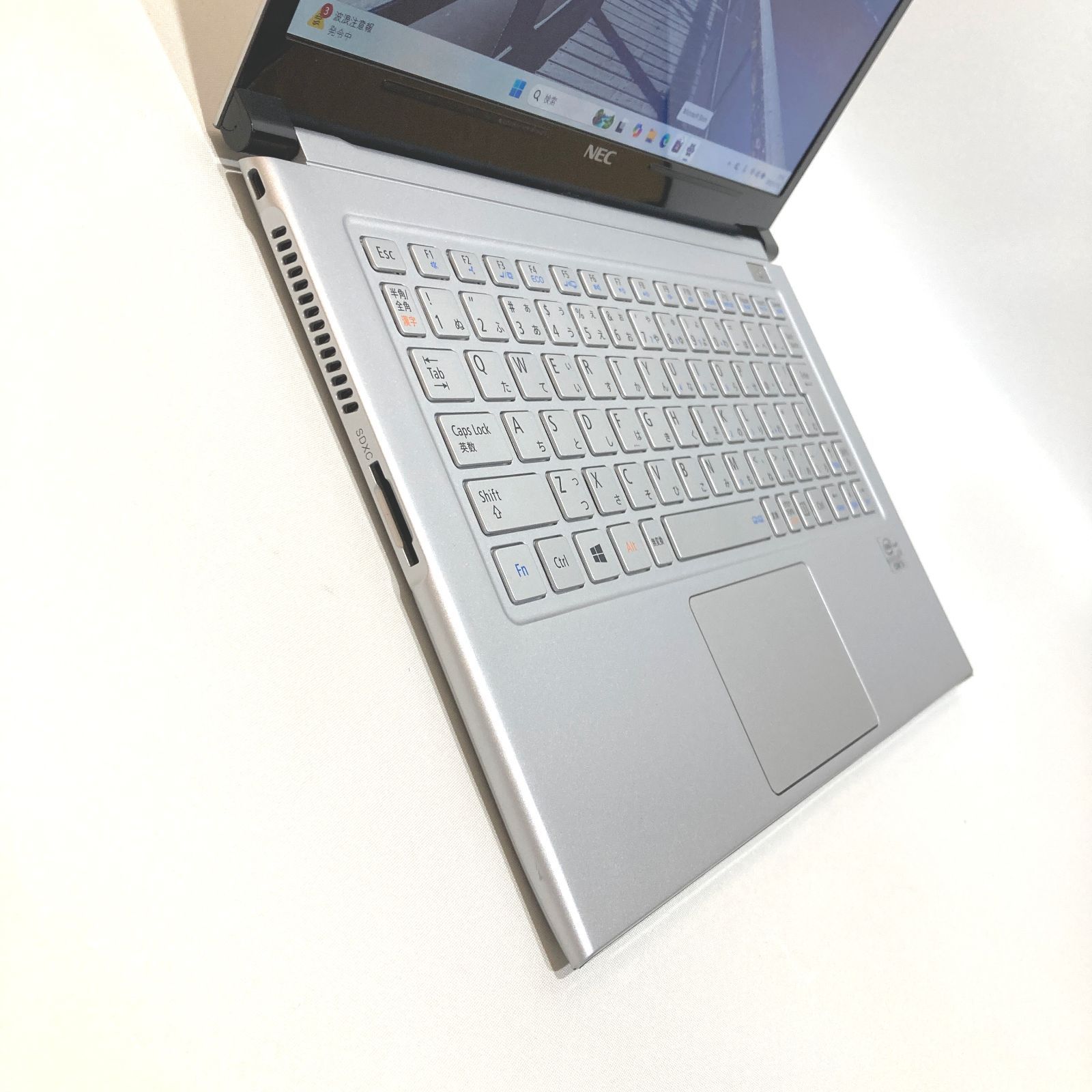 シルバー ノートパソコン