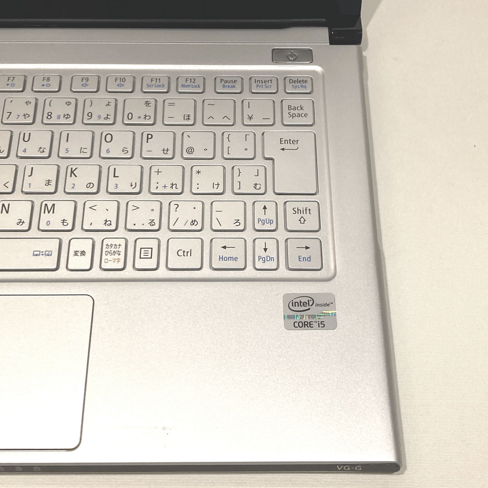 シルバー ノートパソコン