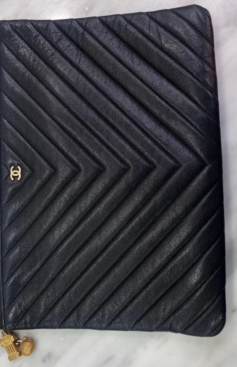 CHANEL シャネル 쉐브론 キャビア クラッチバッグ ゴールド large ラージ 25番台